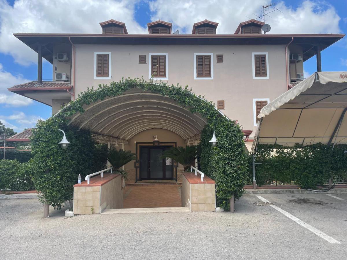 Ninfa Hotel Куалиано Екстериор снимка