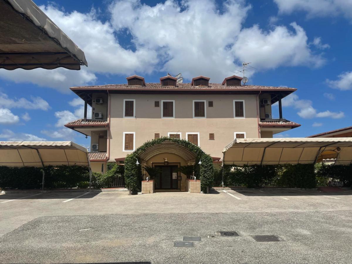 Ninfa Hotel Куалиано Екстериор снимка